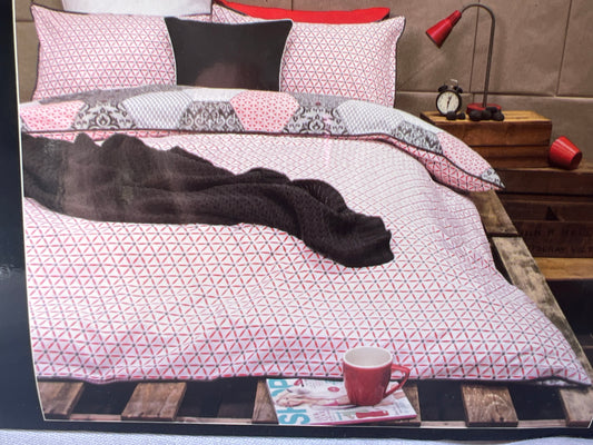 Ardor - Queen - Madden Coral Quilt Set