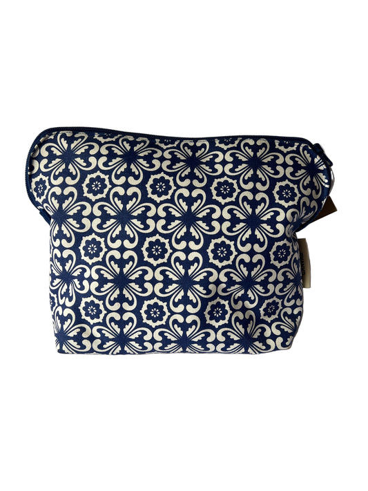 Canvas - Medium Toiletry Bag