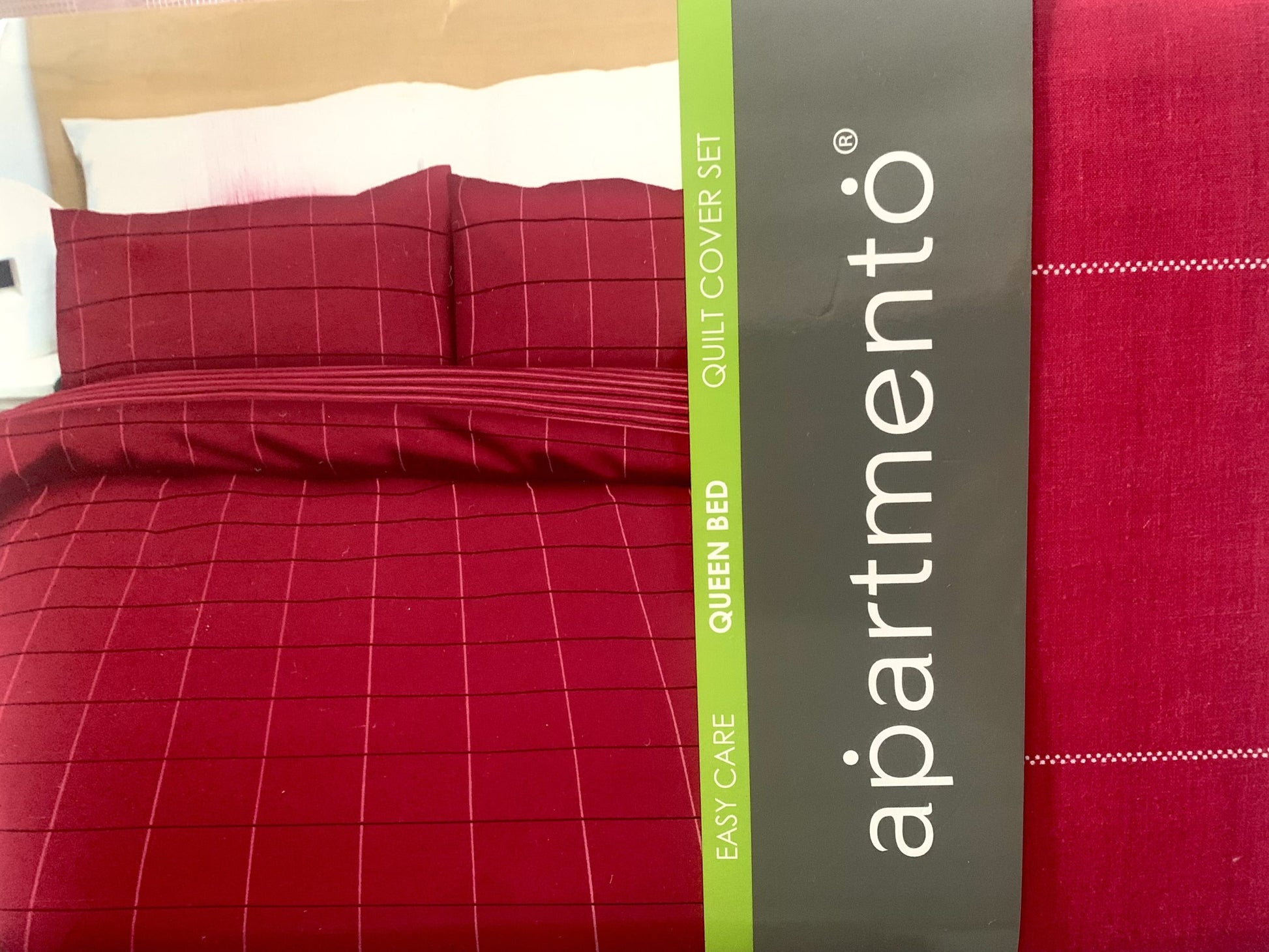 Apartmento Queen Quilt Set  Harvard Red image 0