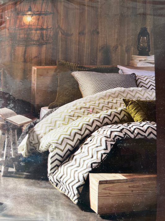 Aura - Queen - Inka Fig Quilt Package