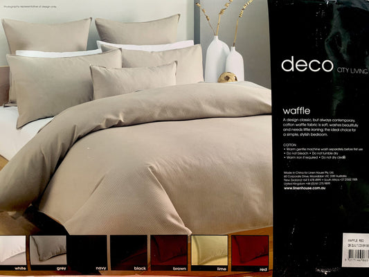 Deco Queen Quilt Set Waffle- Red. image 0