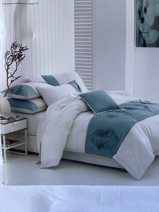 Deco - Queen - Arrowood Quilt Set - White/Aqua