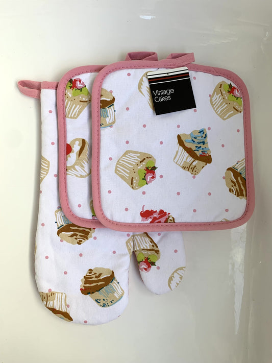Vintage Cakes Oven Mitt and Pot Mitt Set image 0