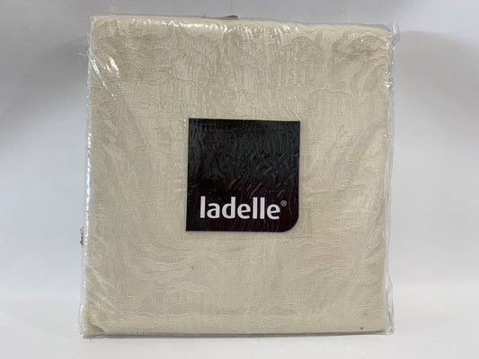 Ladelle Regal Jacquard Tablecloth 150 x 255cm Cream 8 - 10 Seats. image 0